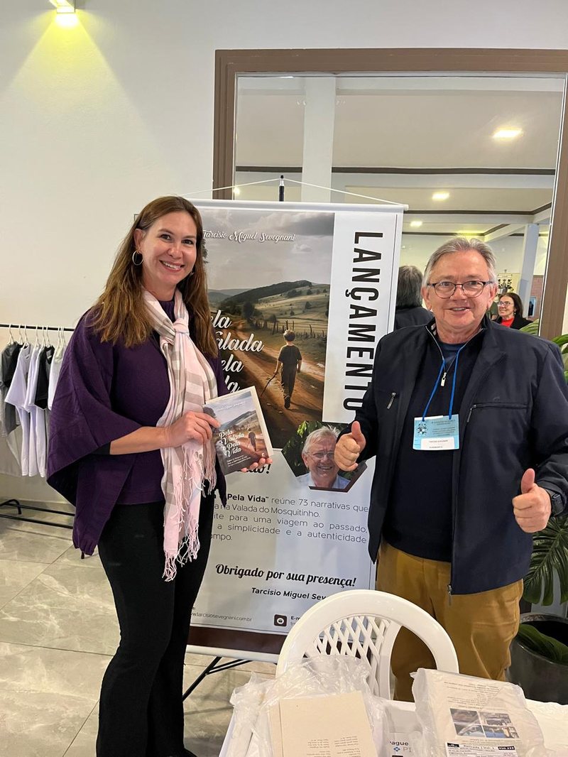 Leitora com o Pela Valada no lançamento